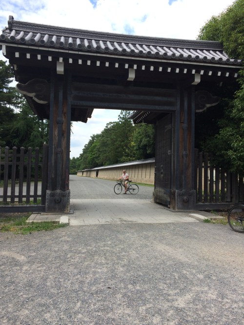 Kyoto Imperial park (shades of the Brandenburg gate three years ago